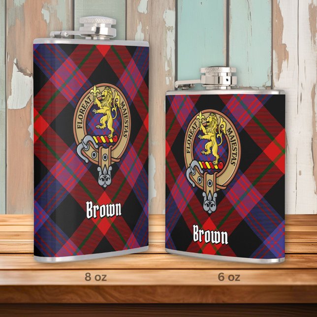 Klan Brown Vapensköld över Tartan Fickplunta (Skapare uppladdad)