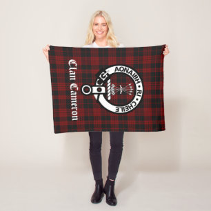 Klan Cameron Vapensköld Badge och Tartan Fleecefilt