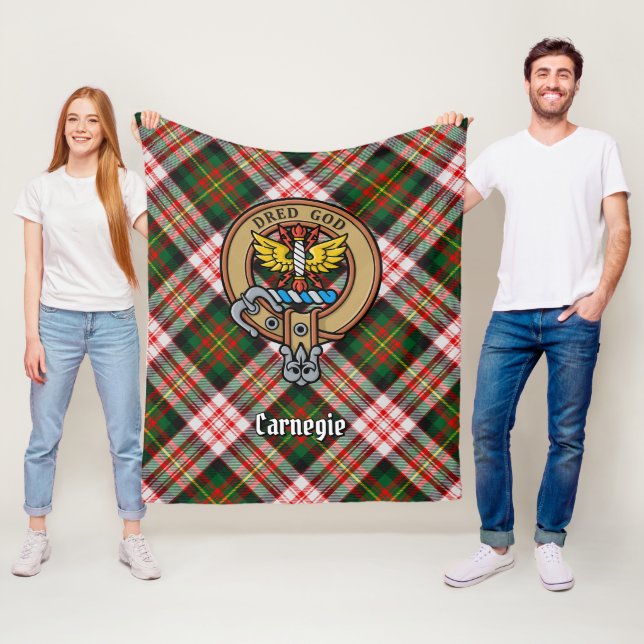 Klan Carnegie Vapensköld över Dress Tartan Fleecefilt (På plats)