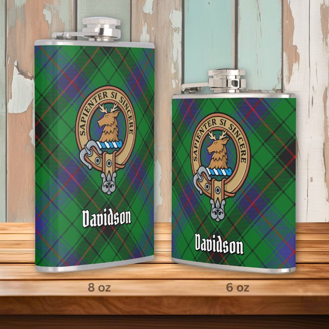 Klan Davidson Vapensköld över Tartan Fickplunta (Skapare uppladdad)