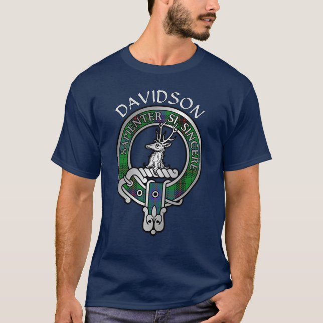 Klan Davidson Vapensköld & Tartan T-Shirt (Framsida)