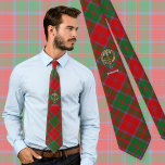 Klan Drummond Vapensköld över Tartan Slips<br><div class="desc">Klan Drummond vapensköld-bricka omgiven av ett band och ett låsbeslag över tartanbakgrunden. Anpassningsbar.</div>