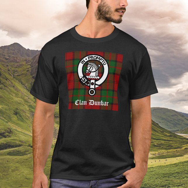 Klan Dunbar Tartan & Vapensköld Badge Tee Shirt (Skapare uppladdad)