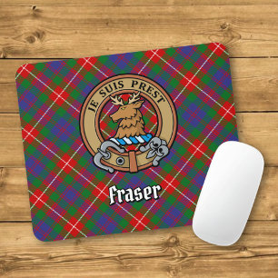 Klan Fraser av Lovat Vapensköld över Tartan Musmatta