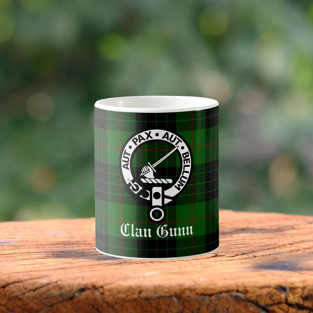 Klan Gunn Vapensköld Badge och Tartan Kaffemugg (Skapare uppladdad)