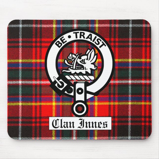Klan Innes Vapensköld Badge och Tartan Musmatta (Framsidan)