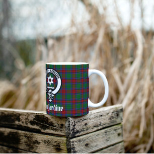 Klan Jardine Vapensköld Badge och Tartan Kaffemugg