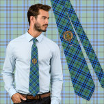 Klan Keith Vapensköld över Tartan Slips<br><div class="desc">Klan Keith vapensköld-bricka omgiven av ett band och ett låsbeslag över tartanbakgrunden. Anpassningsbar.</div>