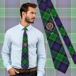 Klan Leslie Vapensköld om jakt på Tartan Slips<br><div class="desc">Klan Leslie vapensköld-bricka omgiven av ett band och ett låsbeslag över jaktartans bakgrund. Anpassningsbar.</div>