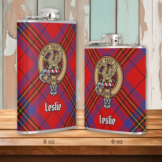 Klan Leslie Vapensköld över Red Tartan Fickplunta (Skapare uppladdad)