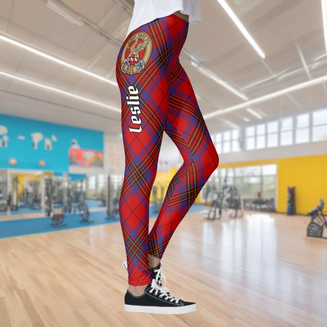 Klan Leslie Vapensköld över Red Tartan Leggings (Skapare uppladdad)