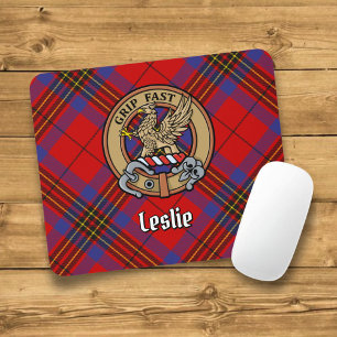 Klan Leslie Vapensköld över Red Tartan Musmatta