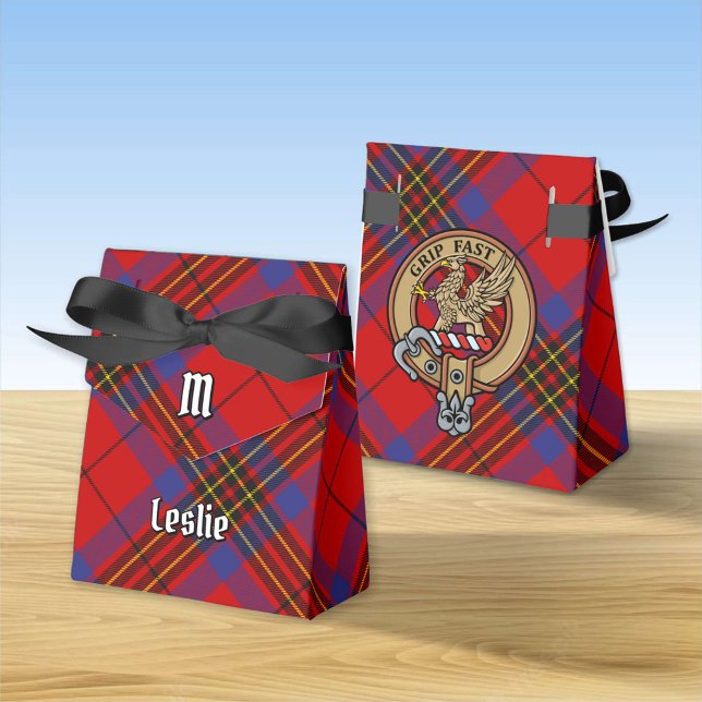 Klan Leslie Vapensköld över Red Tartan Presentaskar (Skapare uppladdad)