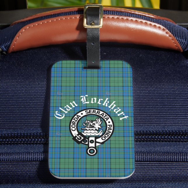 Klan Lockhart Vapensköld Badge & Tartan Bagagebricka (Framsida Insitu 2)
