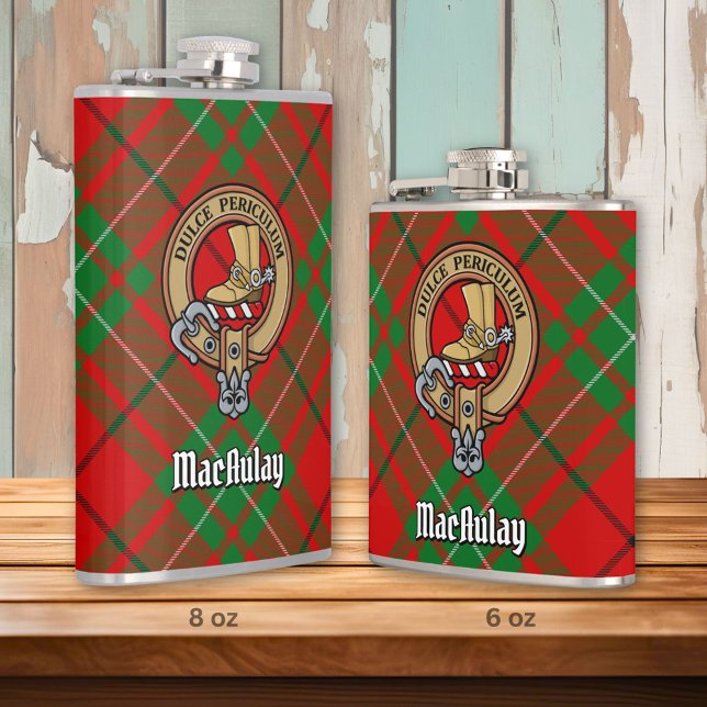 Klan MacAulay-Vapensköld över Tartan Fickplunta (Skapare uppladdad)
