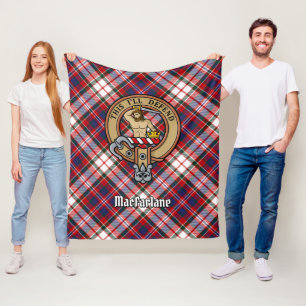 Klan MacFarlane-Vapensköld över Dress Tartan Fleecefilt