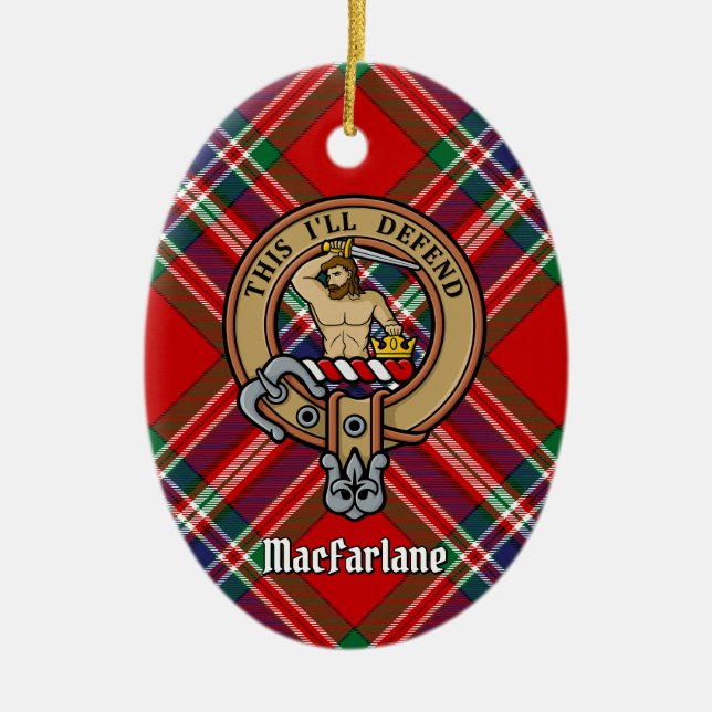 Klan MacFarlane Vapensköld över Red Tartan Julgransprydnad Keramik (Framsidan)