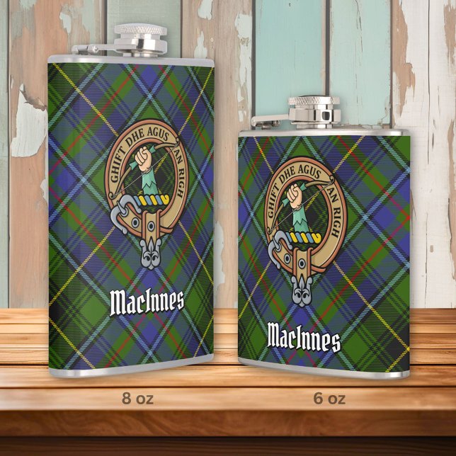 Klan MacInnes-Vapensköld över Tartan Fickplunta (Skapare uppladdad)