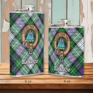 Klan MacKenzie-Vapensköld över Dress Tartan Fickplunta