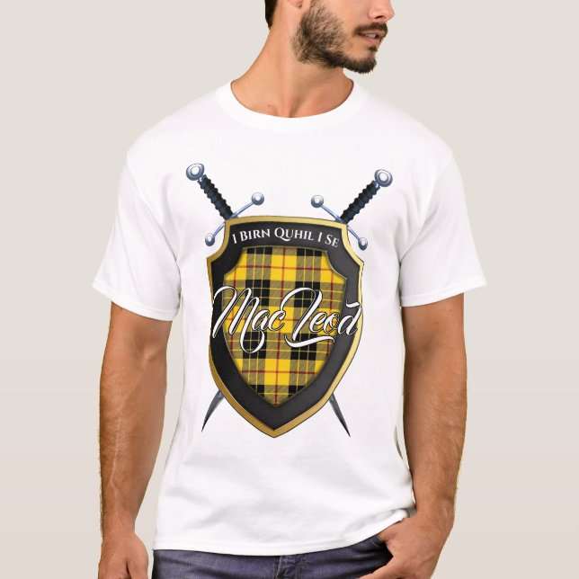 Klan MacLeod of Lewis Tartan Scottish Shield T Shirt (Framsida)