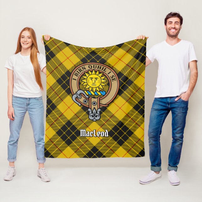 Klan MacLeod of Lewis Vapensköld över Tartan Fleecefilt (På plats)