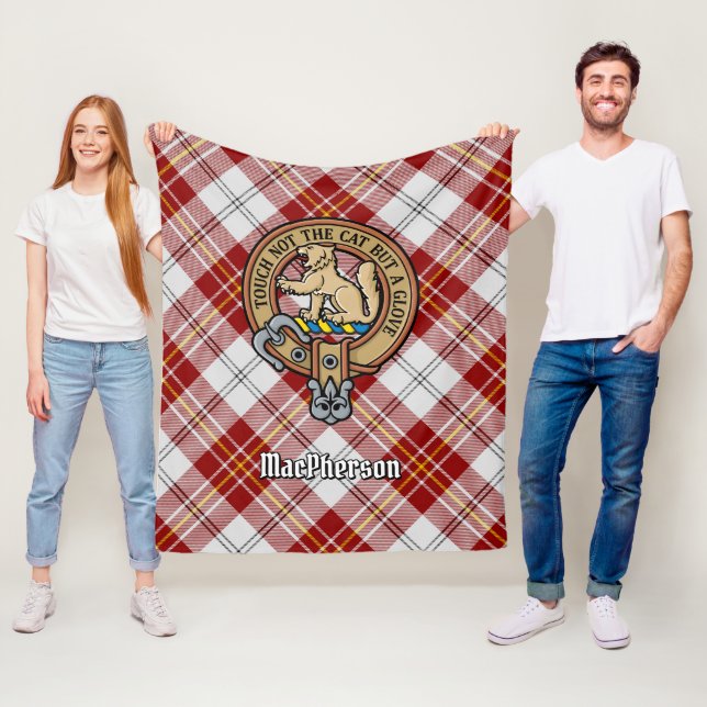 Klan MacPherson Vapensköld över Red Dress Tartan Fleecefilt (På plats)