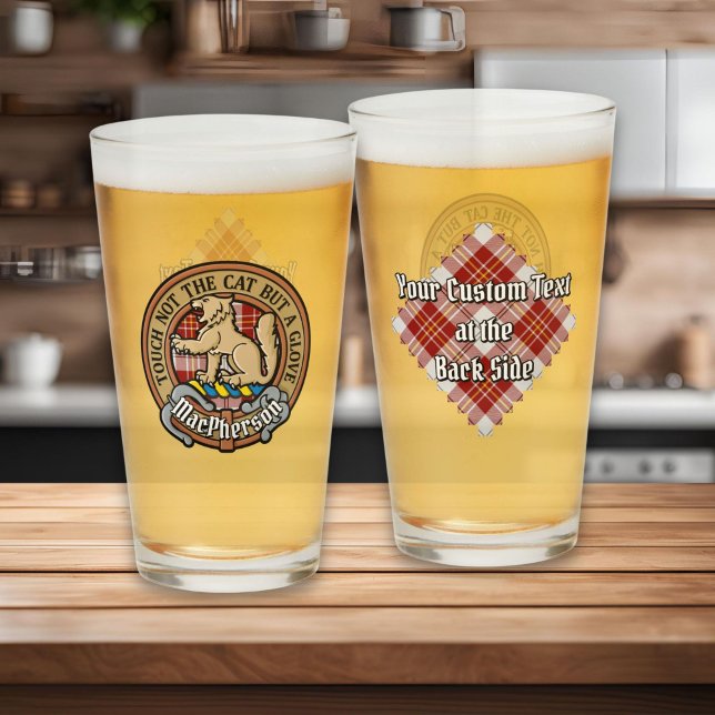 Klan MacPherson Vapensköld över Red Dress Tartan Glaskopp (Skapare uppladdad)