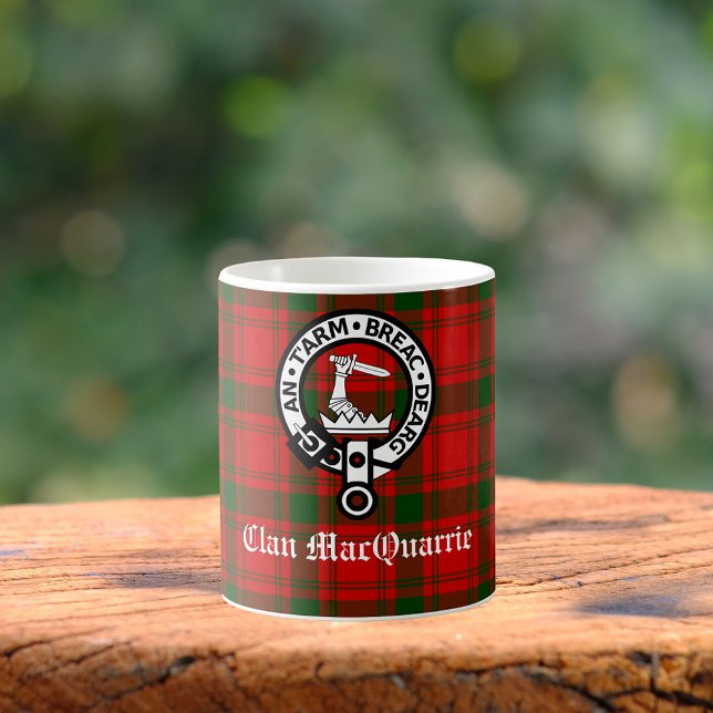 Klan MacQuarrie Tartan och Vapensköld Kaffemugg (Skapare uppladdad)