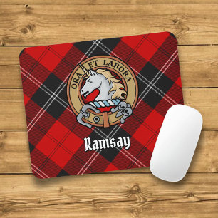 Klan Ramsay Vapensköld över Red Tartan Musmatta