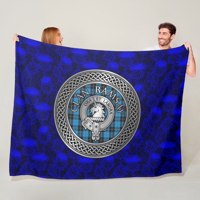 Klan Ramsay Vapensköld & Tartan Knot Fleecefilt (På plats)