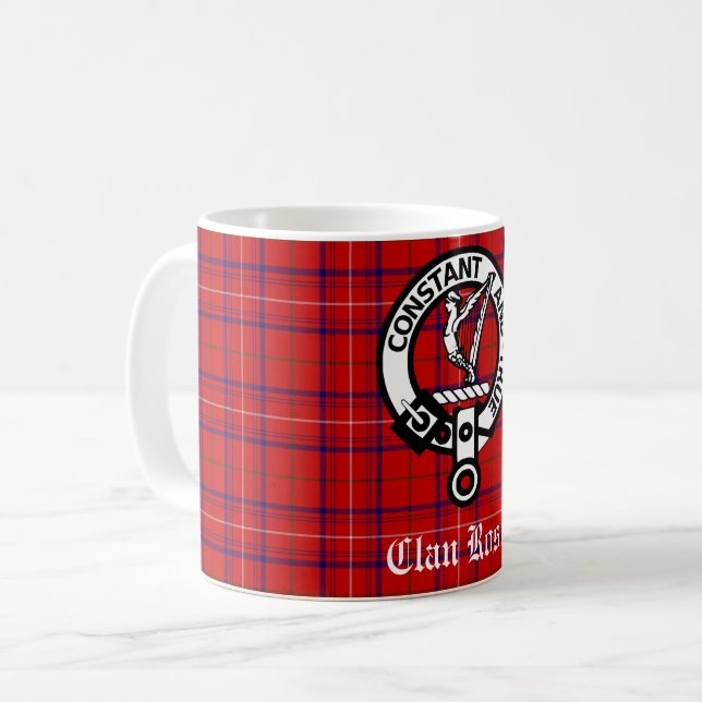Klan Ro Vapensköld Badge och Tartan Kaffemugg (Framsida vänster)