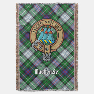 Klanen MacKenzie-vapen över klänningstartan Filt