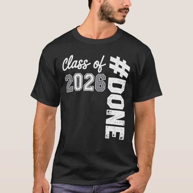 KLAR Klass 2026 Examen 26 Stolt Examinerad T Shirt (Framsida)