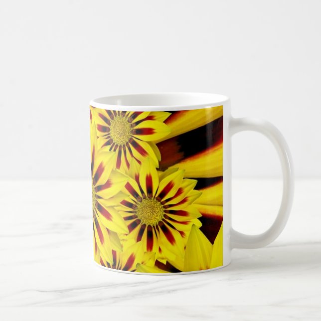 Klara gula blommor kaffemugg (Höger)