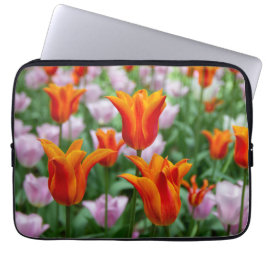 Klara orange tulpaner i parken laptop fodral