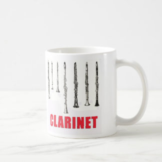 Klarinetter fodrar in muggen kaffemugg