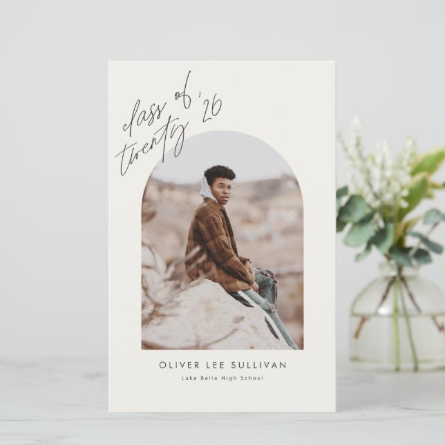 Klass 2023 Beige Arch Studenten meddelande (Stående Fram)