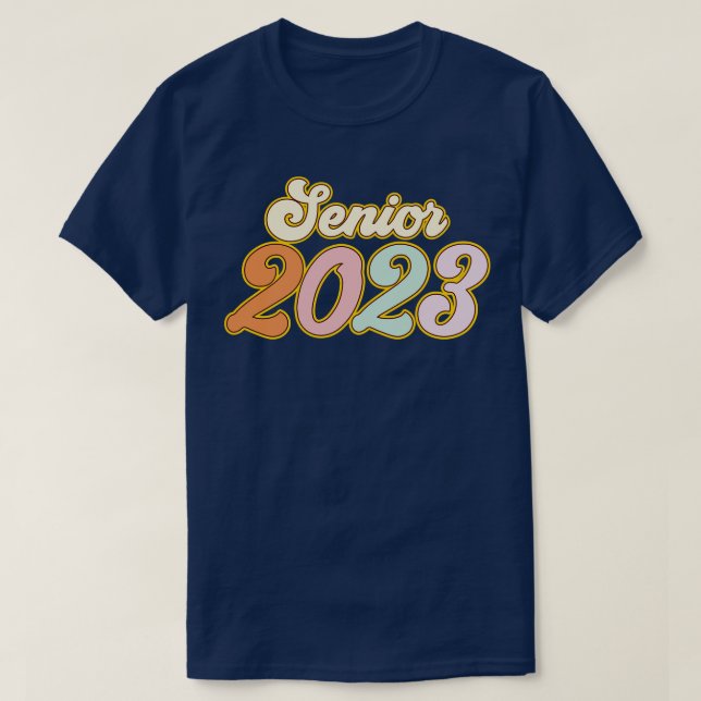 Klass 2023: Högre 2023 Studenten eller första dage T Shirt (Design framsida)