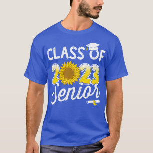 Klass 2023 senoir student med solros i g t shirt