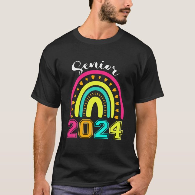 Klass 2024: Högre 2024 Regnbågsledare 24 T Shirt (Framsida)