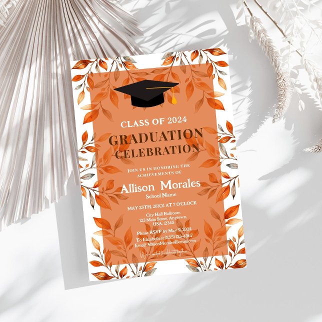 Klass 2024 Studenten Terracotta Orange Lövs Inbjudningar (Set the tone for your graduation party with our vibrant orange leaves invitation. 🎉🌺)