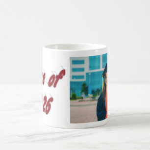 Klass 2026 burgunder typografi examensfoto kaffemugg