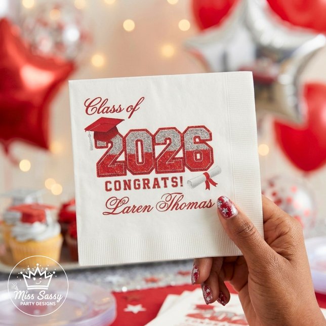 Klass 2026 Röd & Silver Examen Gymnasium Pappersservett (Make your Class of 2026 graduation party unforgettable with bold red and silver varsity napkins)