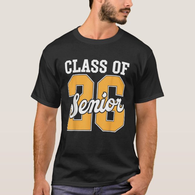 Klass 2026 Senior 2026 Första Skoldagen 2026 T Shirt (Framsida)