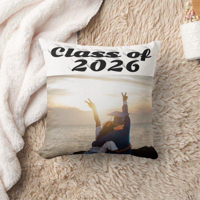Klass 2026 svart text examensfoto kudde (Filt)