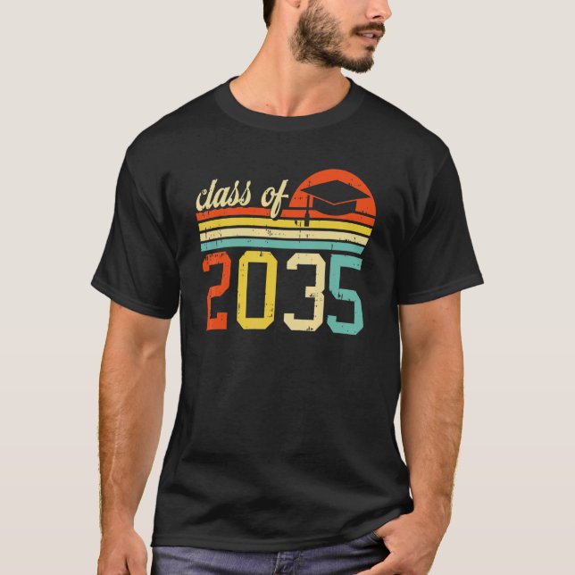 Klass 2035 Retro Förskola Förskoleklass  T Shirt (Framsida)