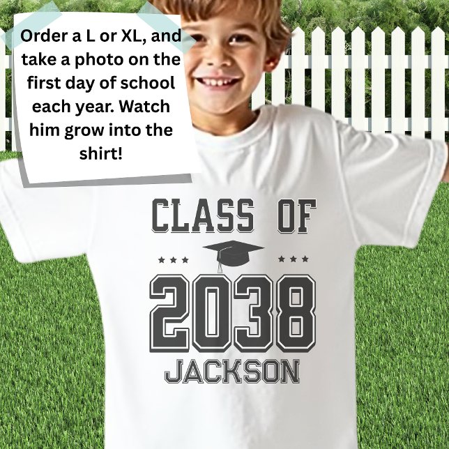 Klass 2038 för första skolfotodagen t shirt (Skapare uppladdad)