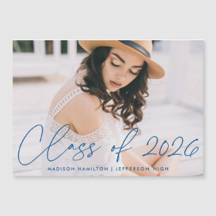 Klass av 2022 Modern Blue Script Photo Studenten Magnetisk Inbjudningskort