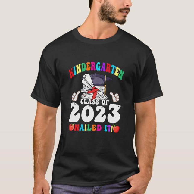 Klass av 2023 Kindergarten Nail it Funny School T Shirt (Framsida)