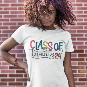 Klass av 2024 fetstilt färgat studenten varje år t shirt
